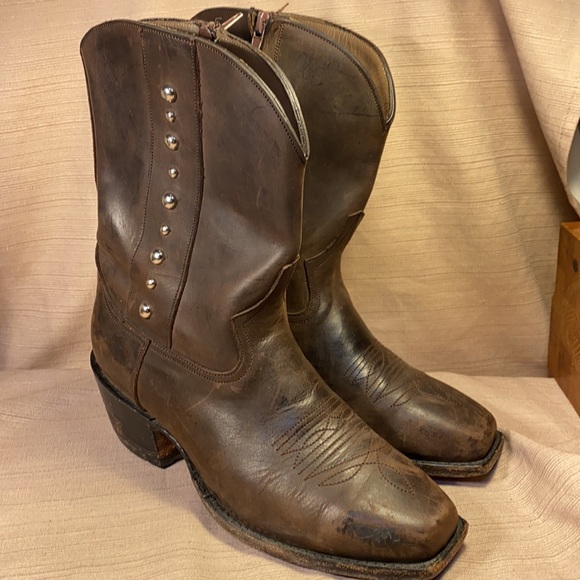 Handmade hardly worn leather studded cowboy boots - Picture 2 of 16